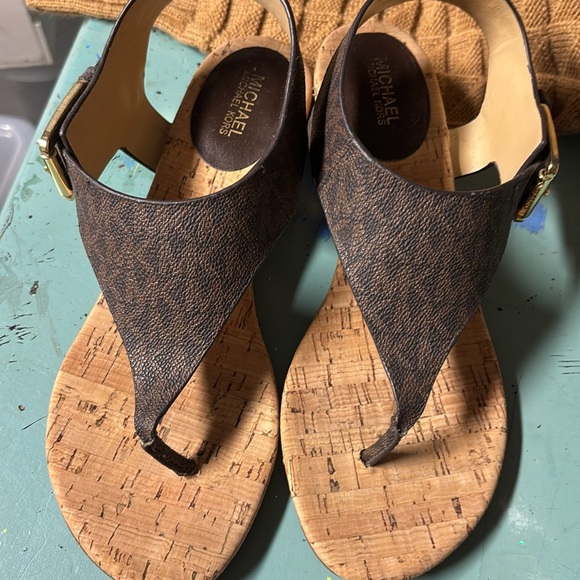 Women’s sandals does not have tags, but they have never been worn - Picture 9 of 9